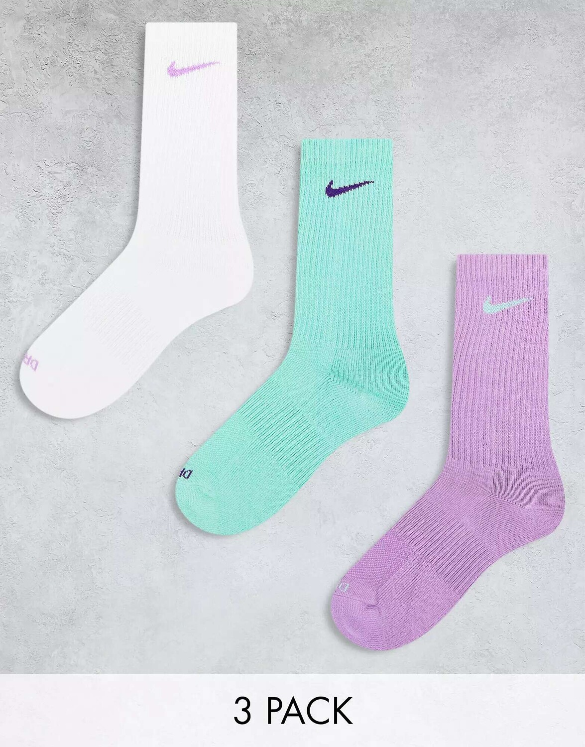 

Три пары носков Nike Everyday Plus цвета фуксии, белого и изумрудного цвета