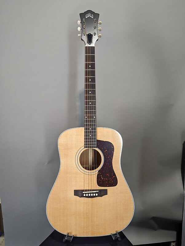 

Акустическая гитара Guild USA D-40 Traditional Natural Dreadnought Acoustic Guitar w/ Humidified Hardshell Case