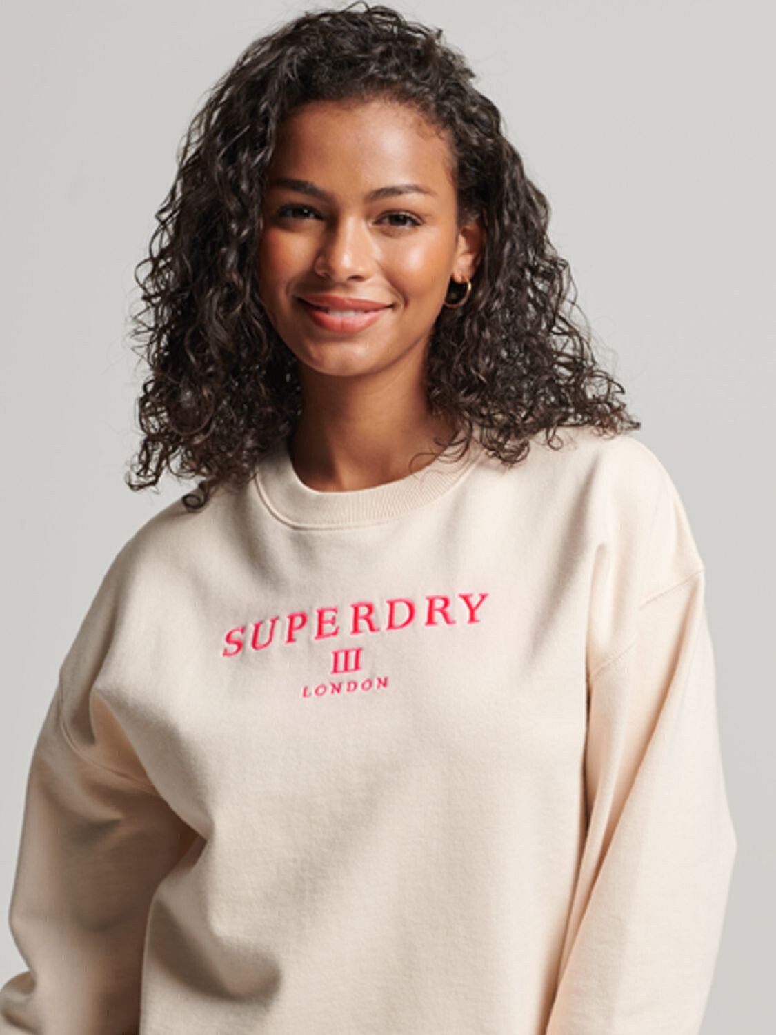 

Толстовка Oversized Crew Superdry Code Heraldry, кадетский серый меланж