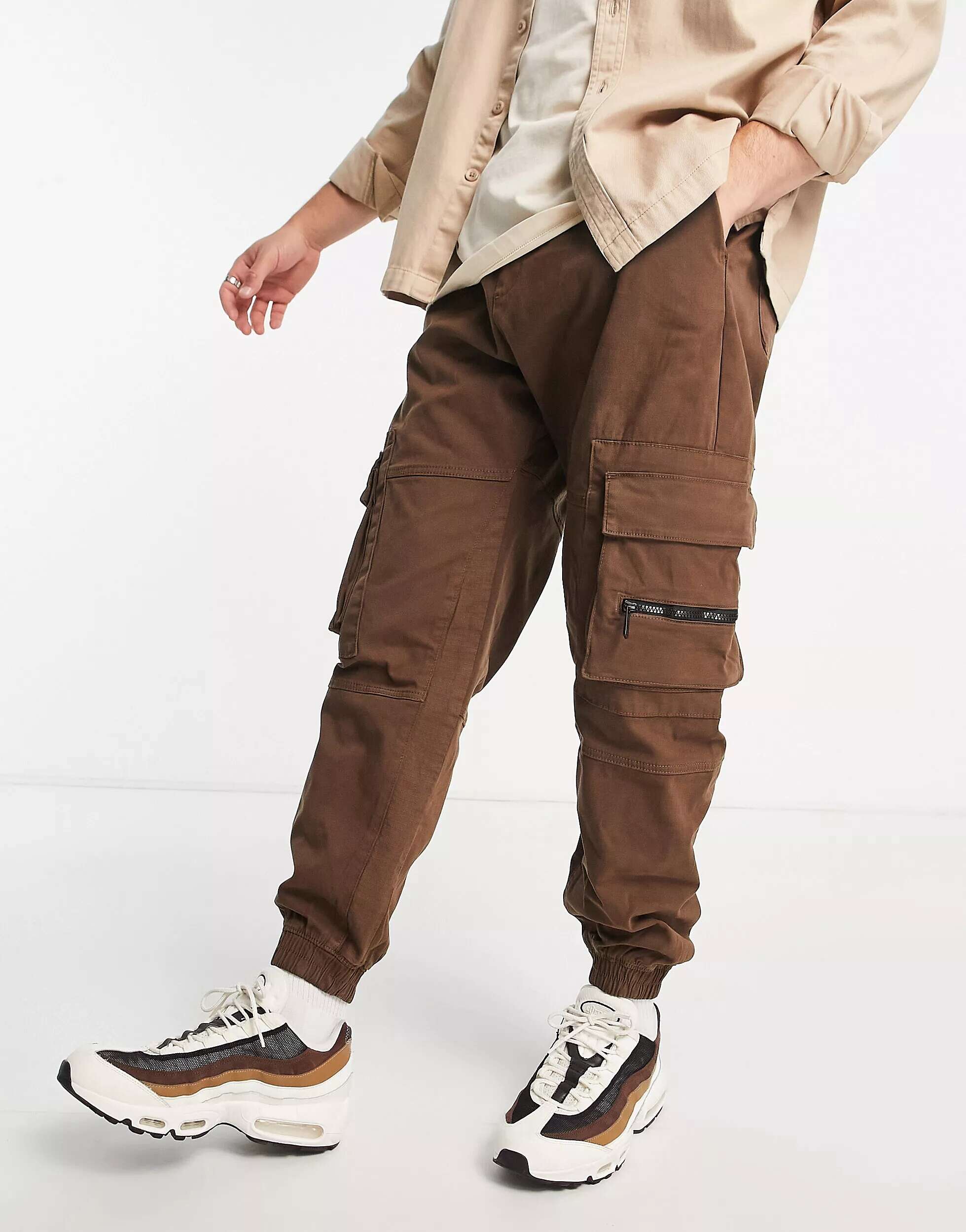 коричневые бесшовные брюки клеш bershka Коричневые брюки карго с манжетами Bershka