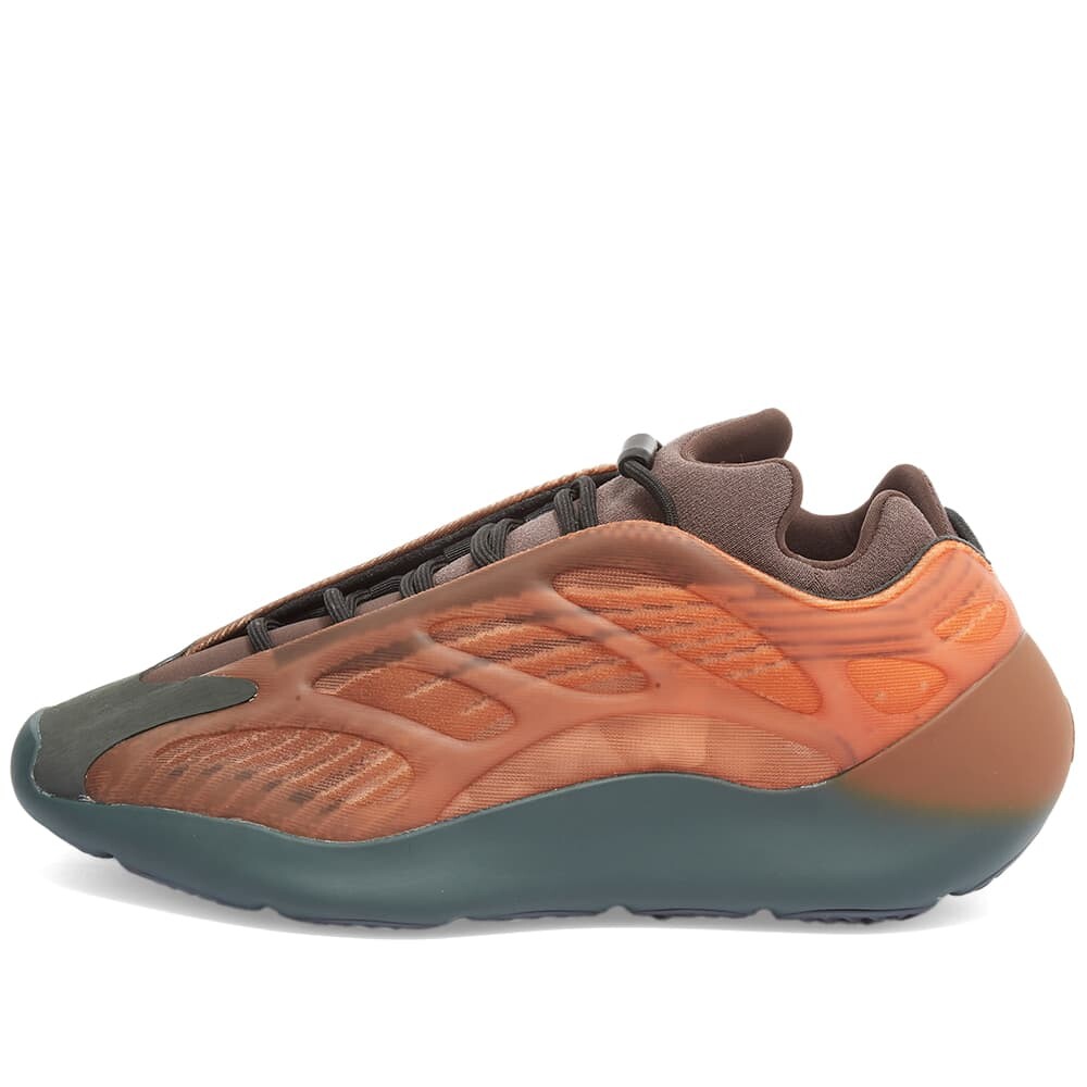

Yeezy Кроссовки 700 V3