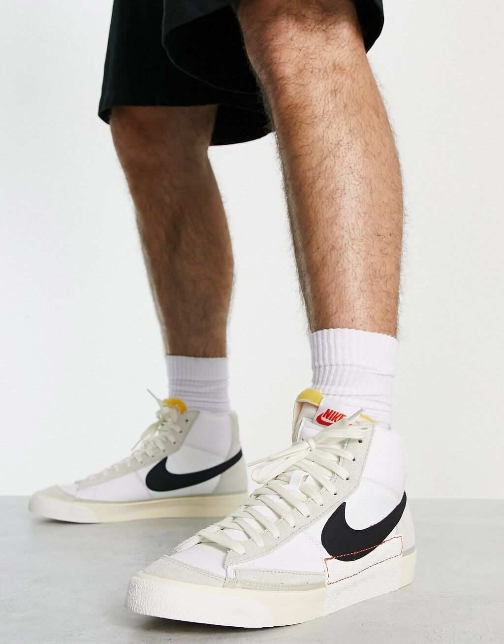 

Бело-черные кроссовки Nike Blazer Mid '77 для профессионального клуба, Черный