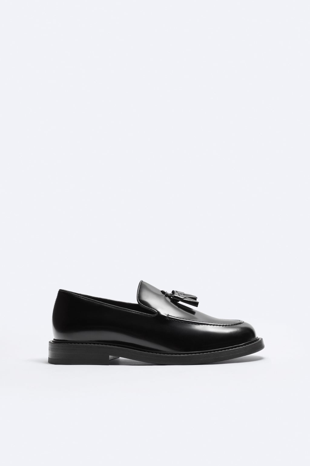 

Кожаные лоферы с кисточками ZARA, черный