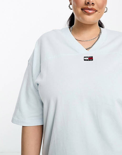 

Голубая футболка с маленьким флагом и логотипом Tommy Jeans Plus, Синий