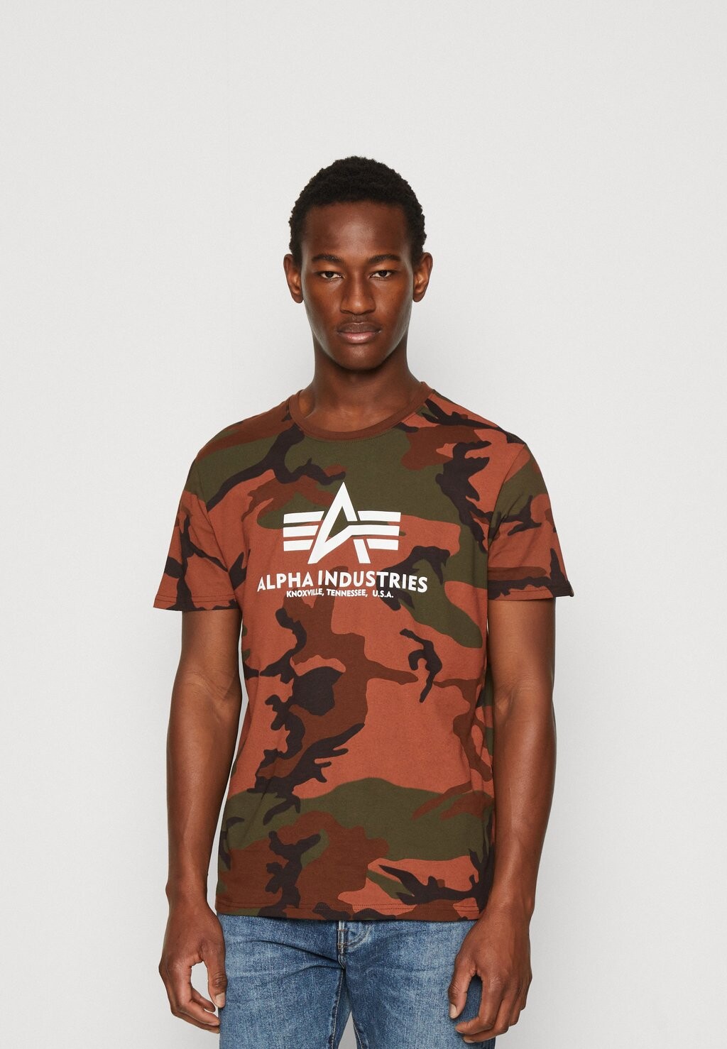 

Футболка с принтом Alpha Industries, медный, Коричневый