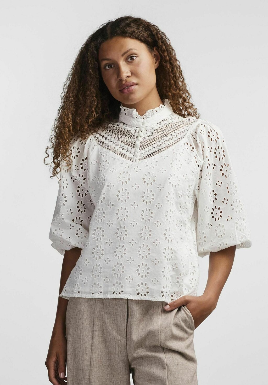 

Блузка YAS, цвет star white
