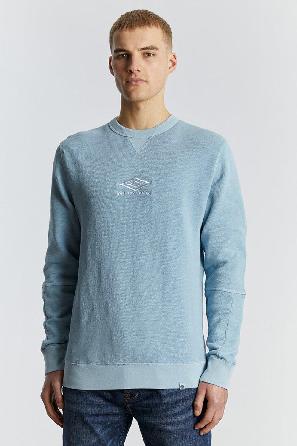 

Довольно зеленый свитшот Umbro, синий