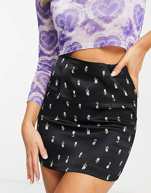 

Черная атласная мини-юбка мини с несколькими бутонами роз Topshop