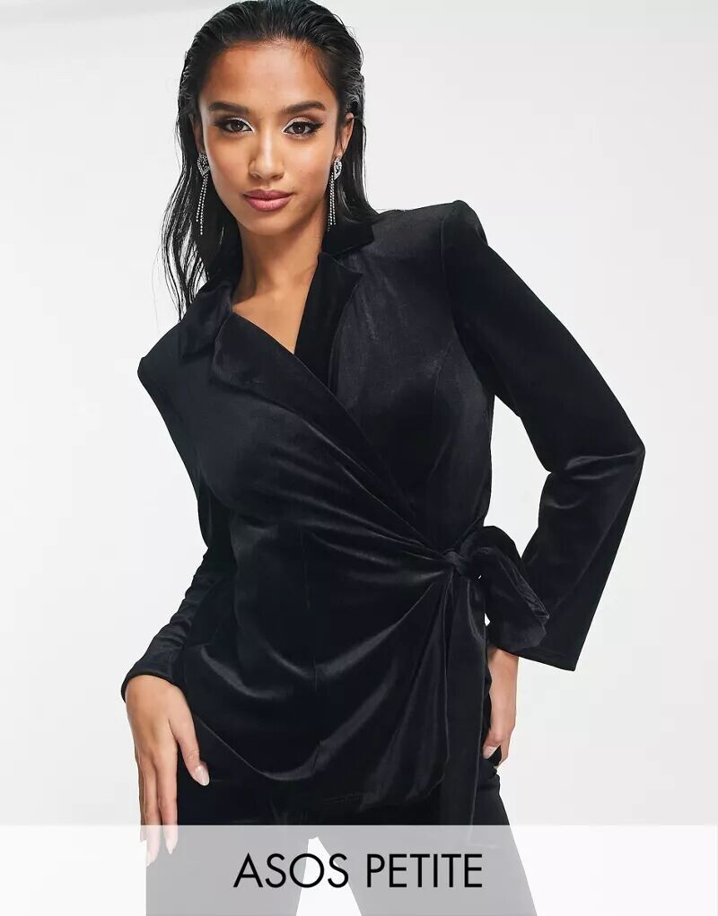 

Черный бархатный костюмный пиджак с поясом по бокам ASOS Petite