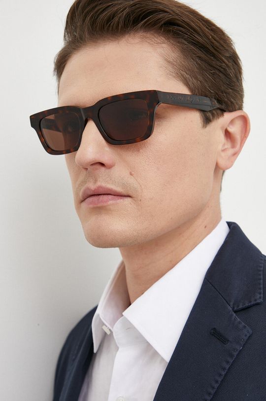 цена Солнцезащитные очки Александра Маккуина Alexander McQueen, коричневый