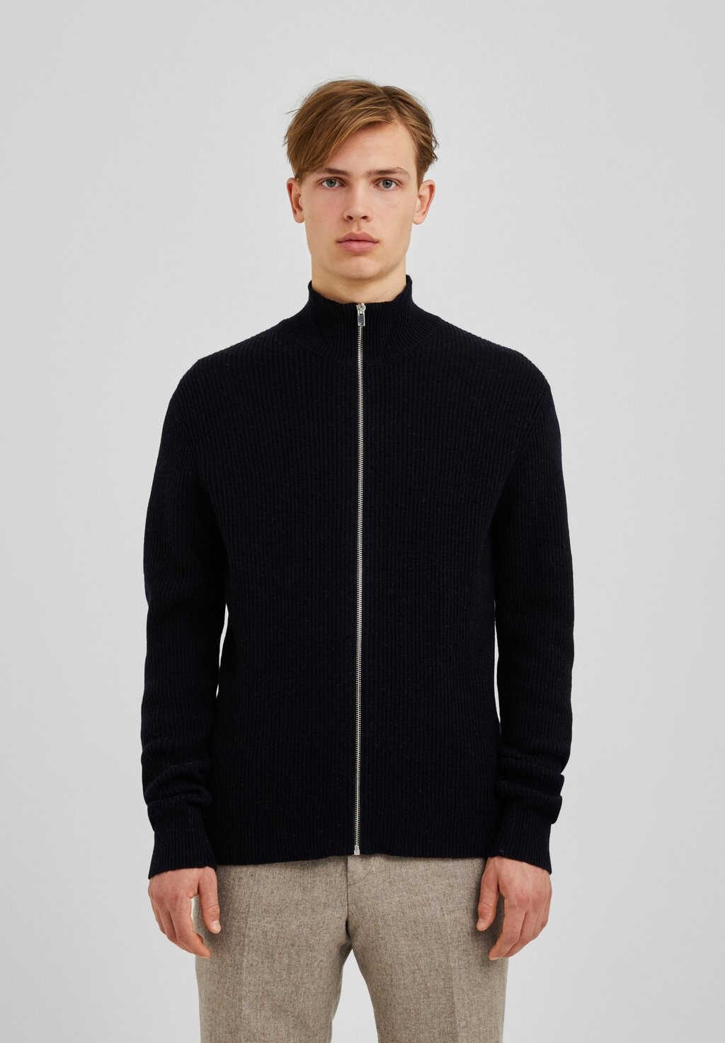 

Кардиган Bertoni