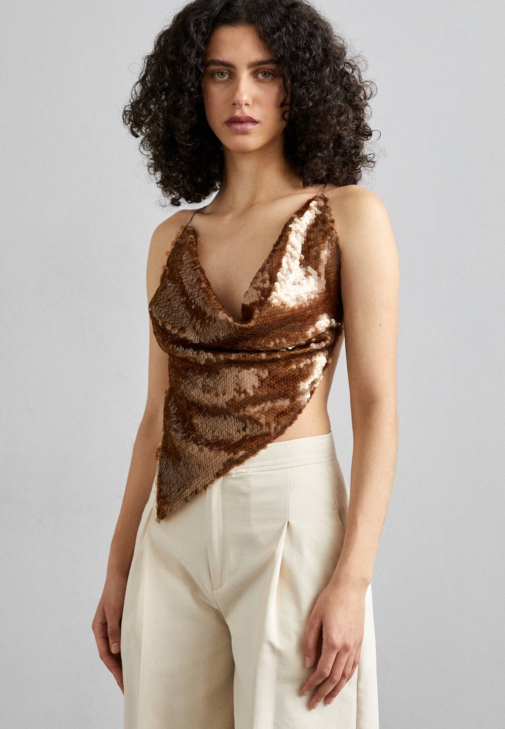 

Топ Open Back Cowl Neck A.W.A.K.E. MODE, коричневый