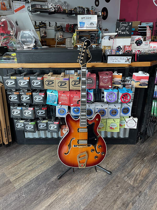 

Электрогитара Hagstrom '67 Viking II 2023 - Present - Vintage Sunburst