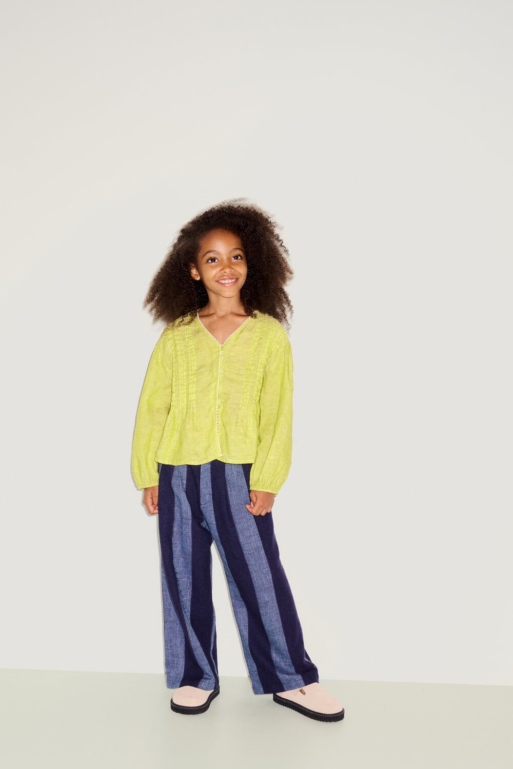

Льняная рубашка с кружевной отделкой ZARA, лайм