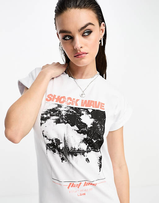 

Белое платье мини-футболка с закатанными рукавами и графикой ASOS DESIGN, Белый
