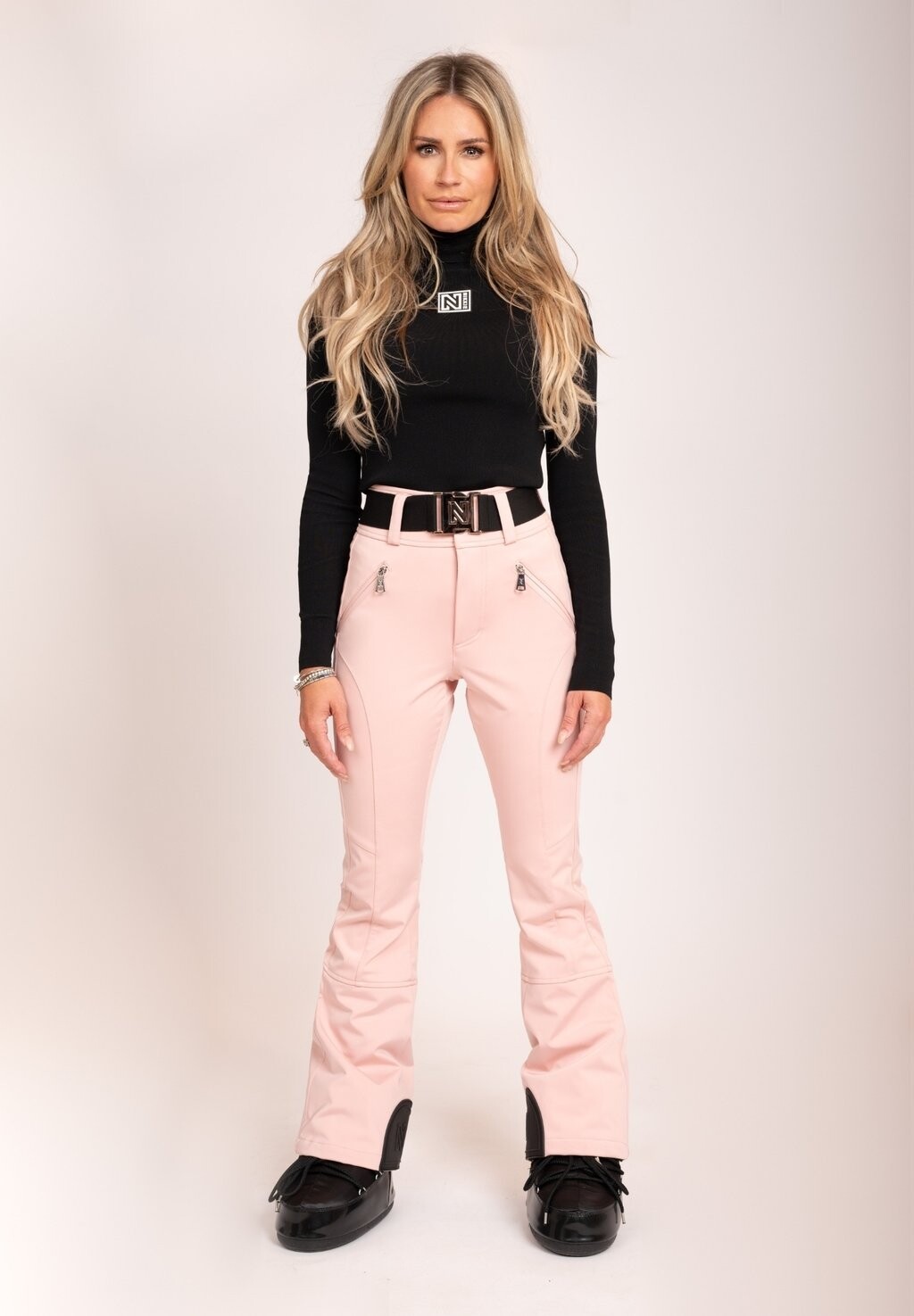 

Свитшот NIKKIE JOLIE SKI TURTLE NECK, черный
