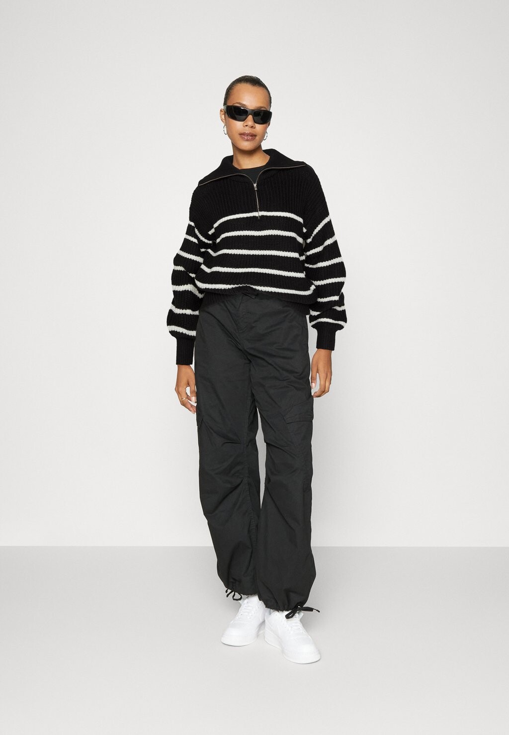 

Свитшот JDY JDYJUSTY ZIP NECK STRIPE, цвет black/eggnog