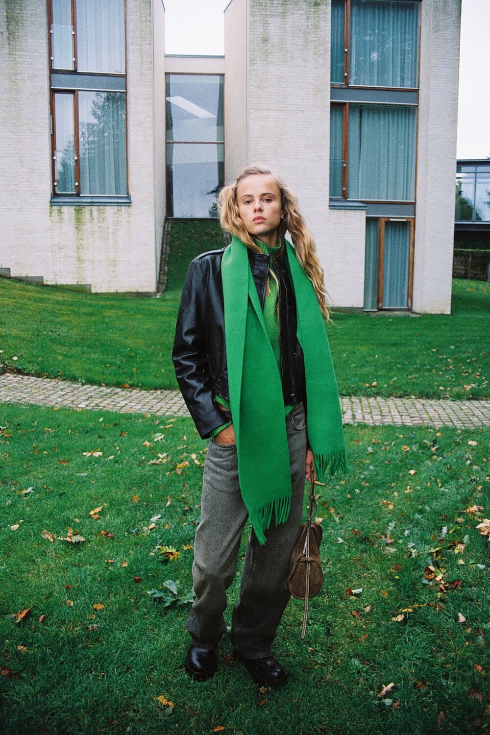 

Шерстяной шарф с бахромой ZARA, зеленый
