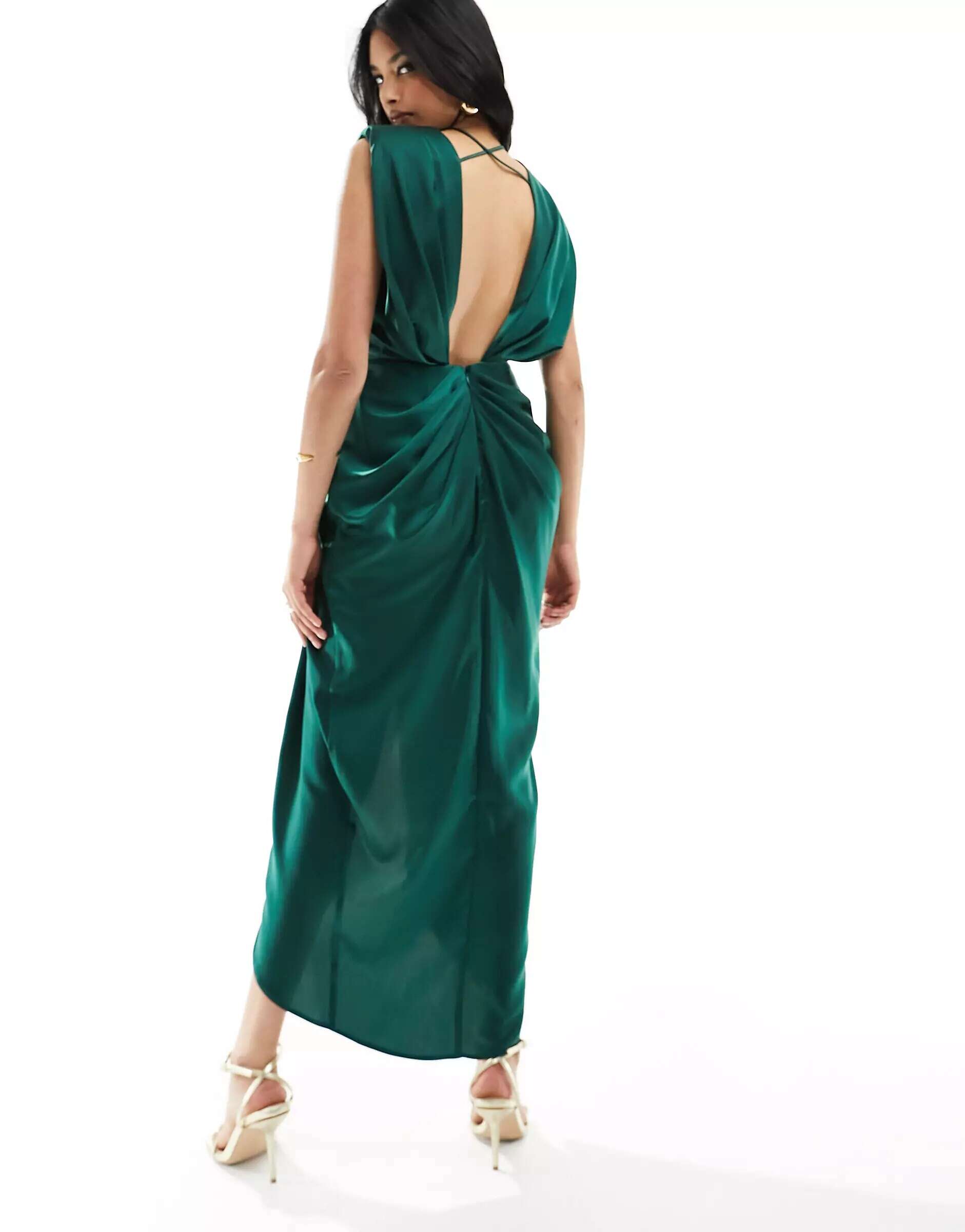 Зеленое атласное платье миди с глубоким вырезом и закрученной деталью спереди ASOS атласное платье миди премиум класса с вырезом халтер и закрученной деталью misspap зеленый