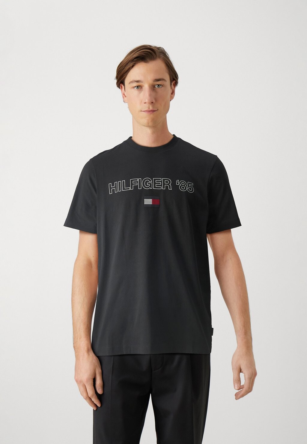

Футболка с принтом Tommy Hilfiger, черный
