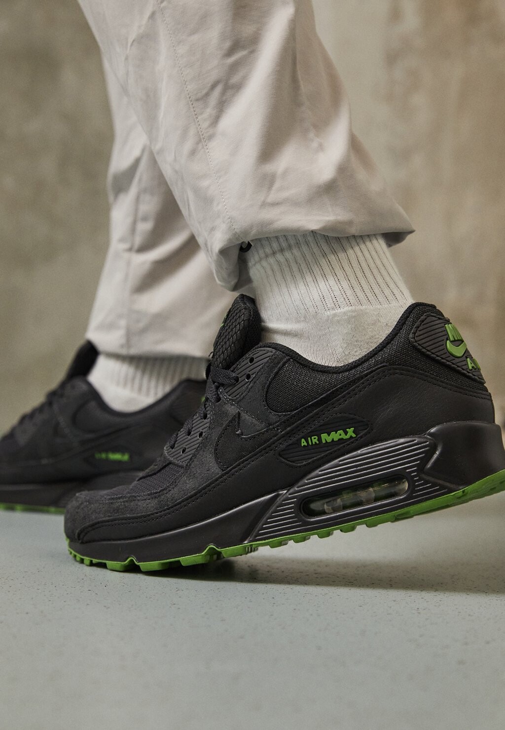 

Кроссовки Nike Air Max 90, черный / хлорофилл