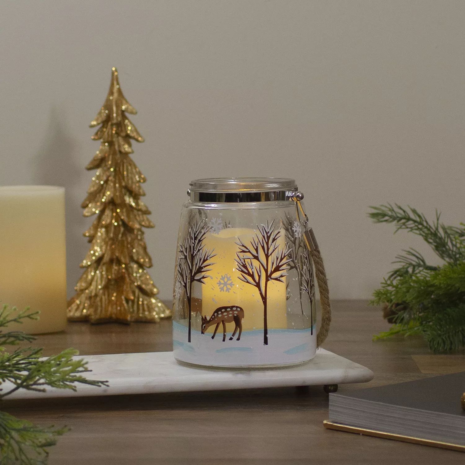 6,25-дюймовый беспламенный стеклянный фонарь со свечой Trees and Fawns