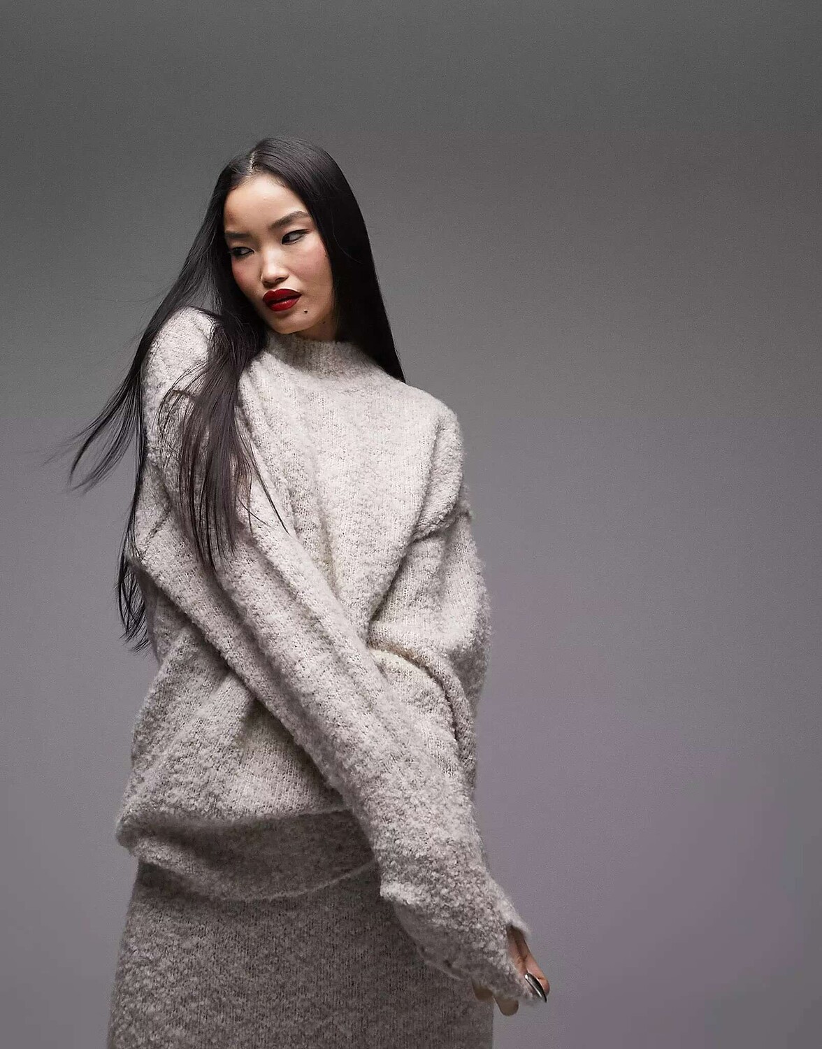 

Овсяный вязаный длинный джемпер-букле Topshop