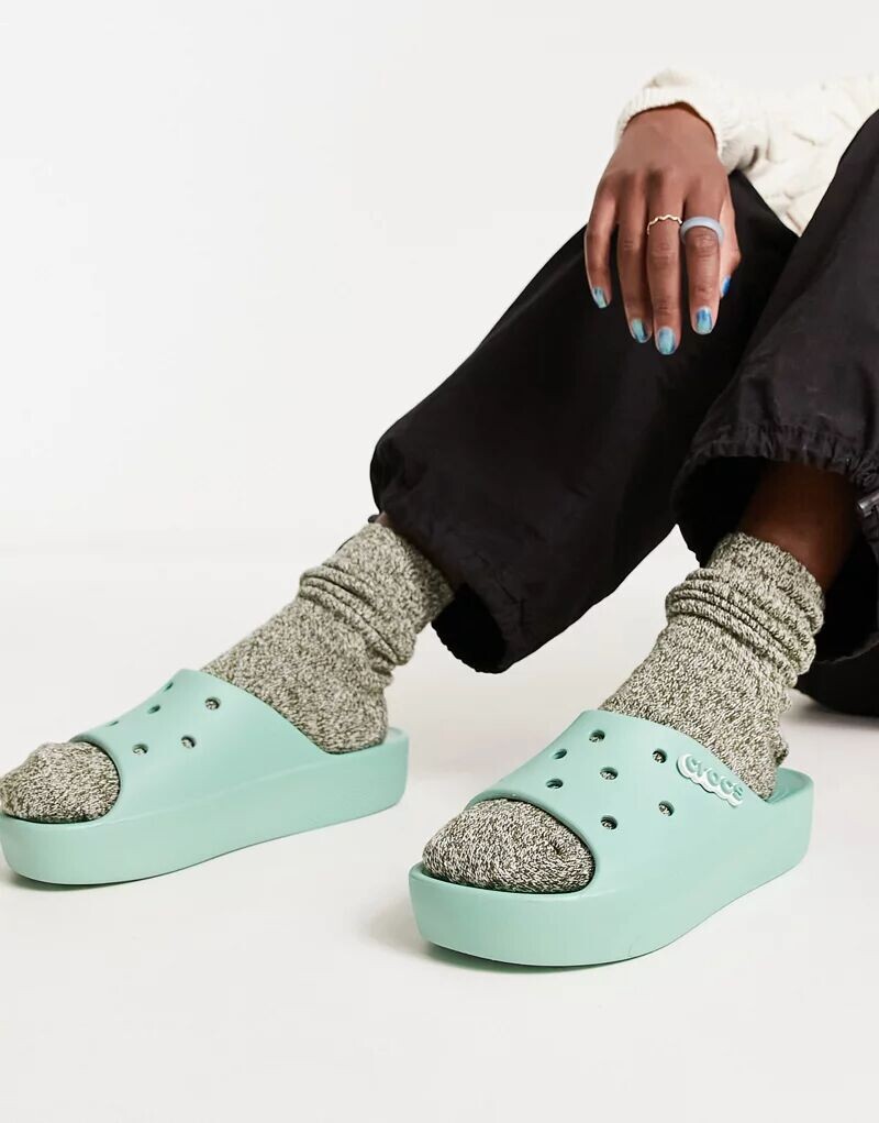 

Босоножки на платформе Crocs из нефрита