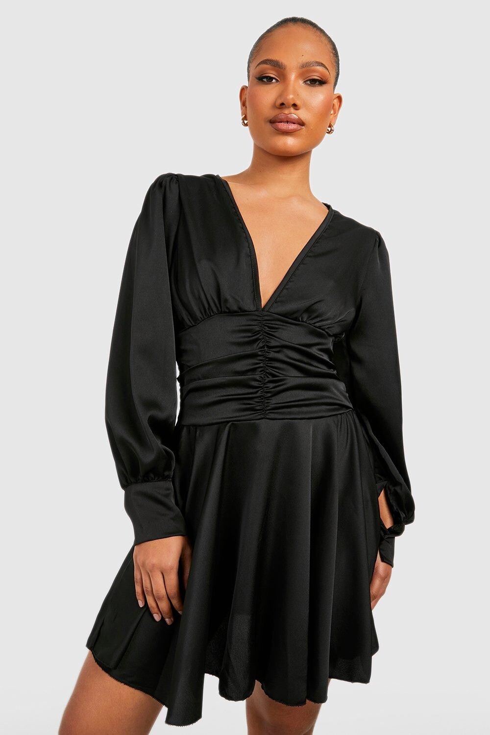 

Атласное платье со сборками Boohoo, черный