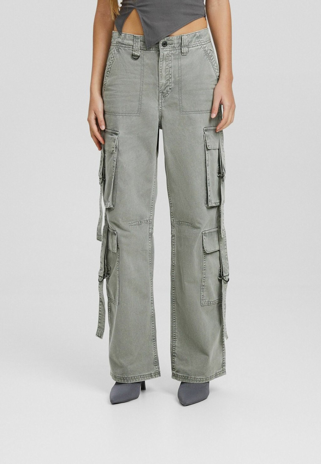 

Джинсы прямого кроя Bershka