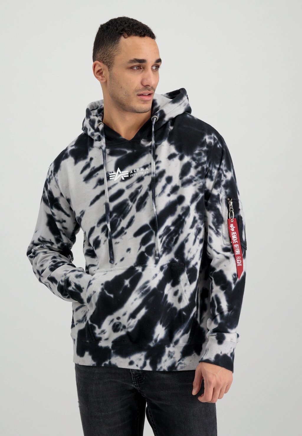 

Худи Alpha Industries, черный