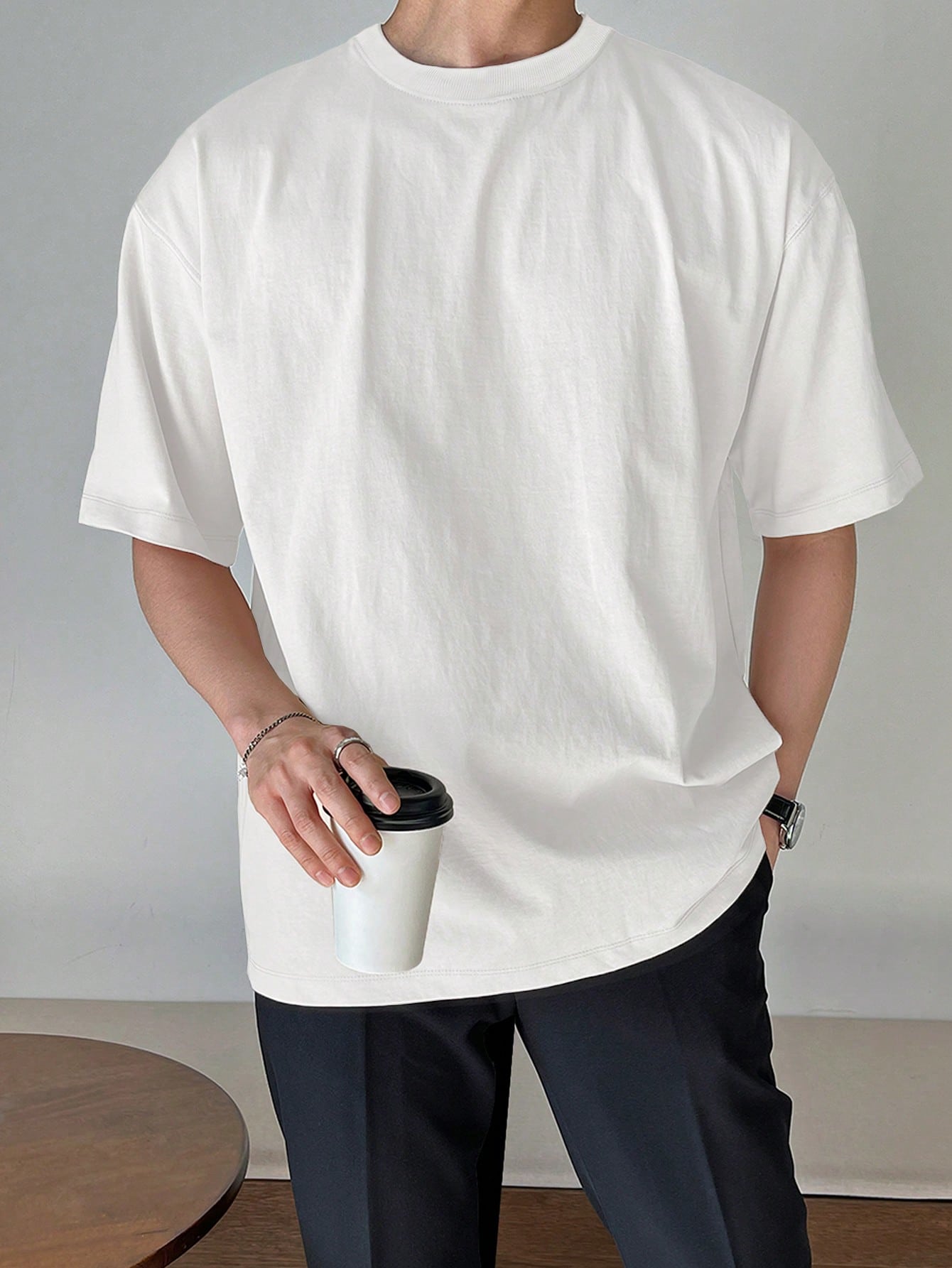 DAZY Мужская летняя однотонная футболка с круглым вырезом и короткими рукавами, белый