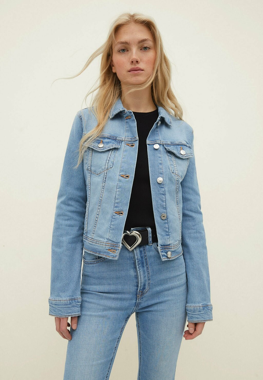 

Джинсовая куртка Stradivarius, синий