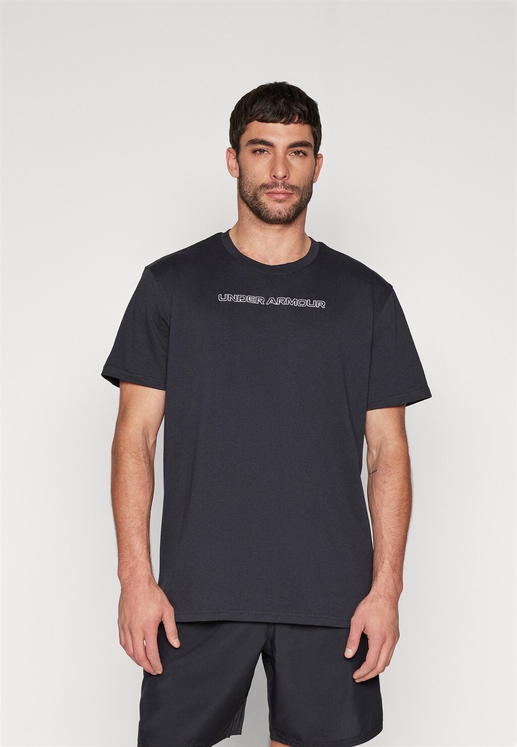 

Футболка с принтом LOGO OVERLAY Under Armour, цвет black/white