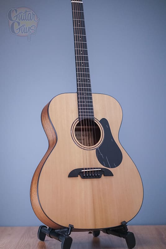 Акустическая гитара Alvarez AF30 Artist Series OM Sitka Spruce Natural/Satin DEMO