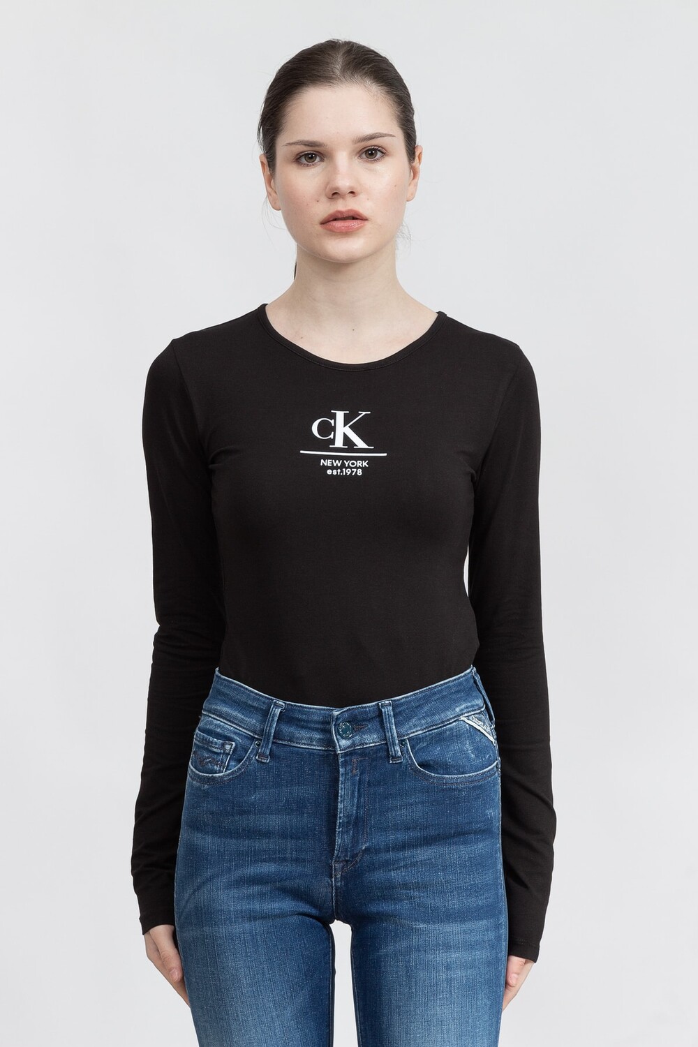 

Женская футболка Urban Minimal с длинным Calvin Klein, черный