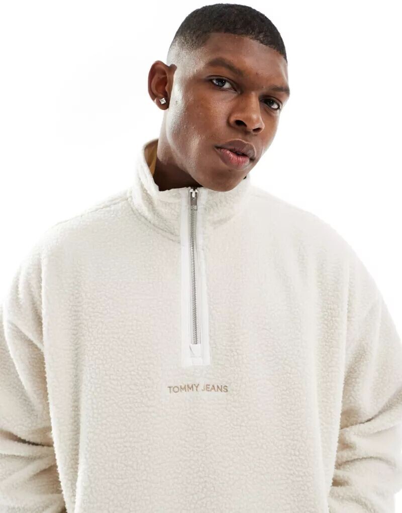 

Беловатый флисовый свитер оверсайз Tommy Jeans с короткой молнией