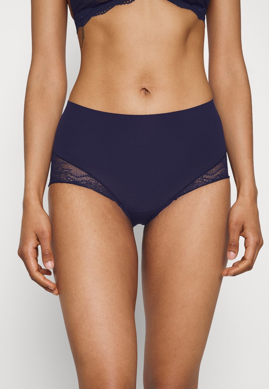 

Корректирующее белье Spanx