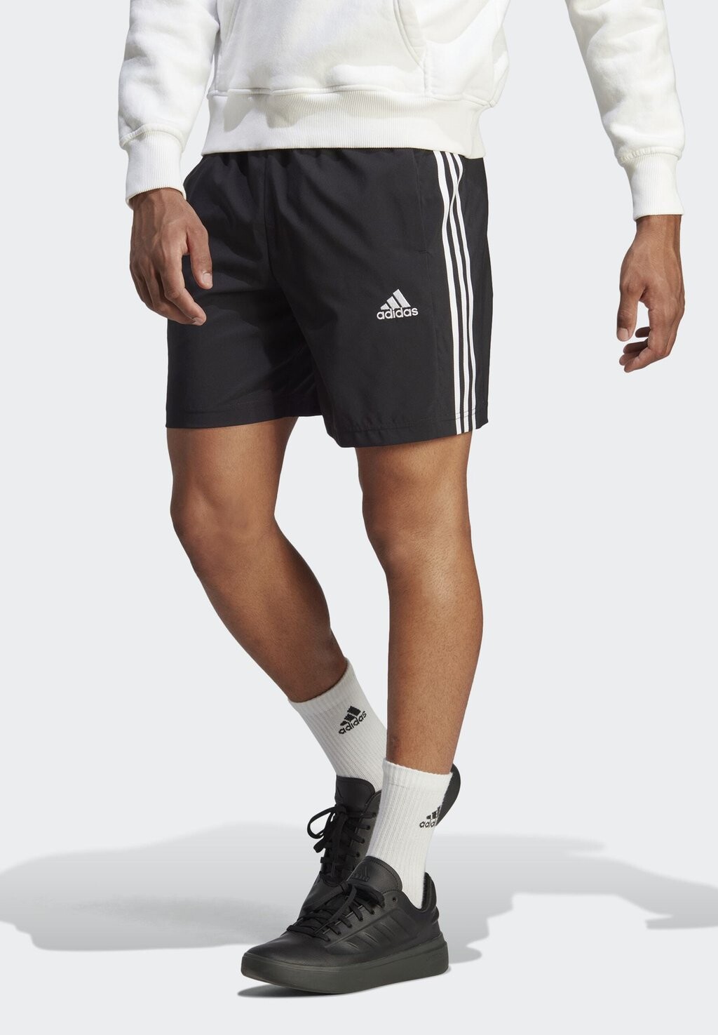 

Спортивные шорты Adidas