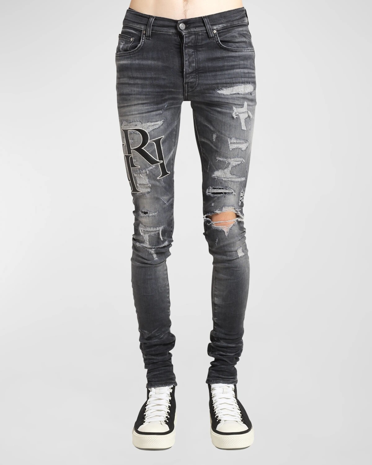 

Мужские джинсы скинни с шахматным логотипом Amiri, цвет Storm Grey