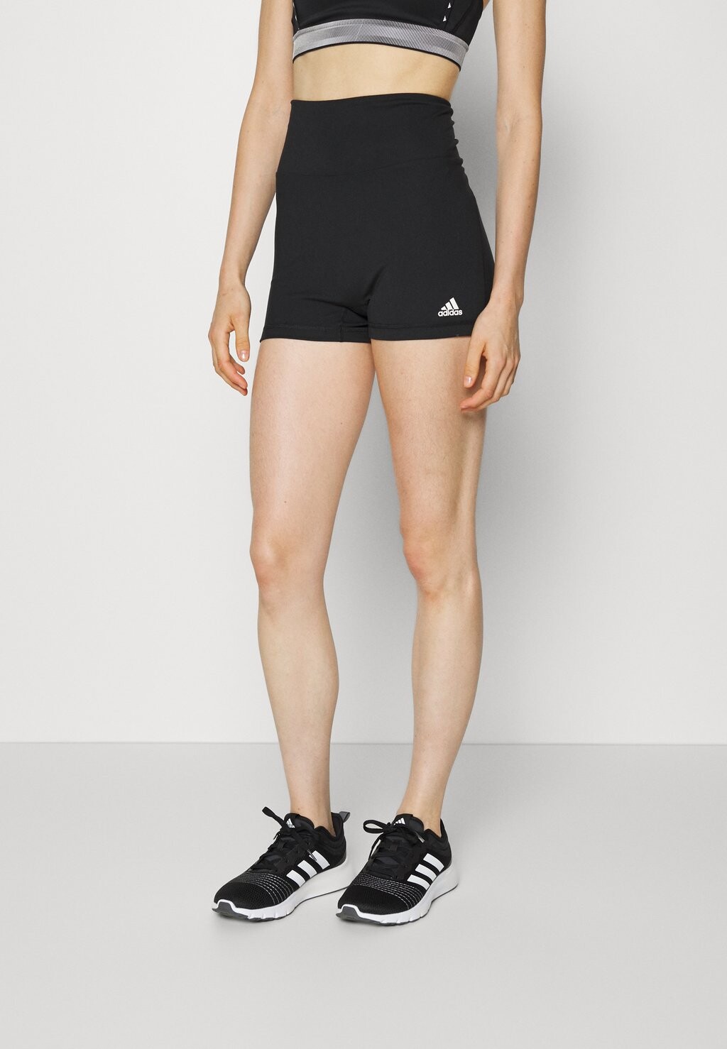

Тайтсы Adidas, черный