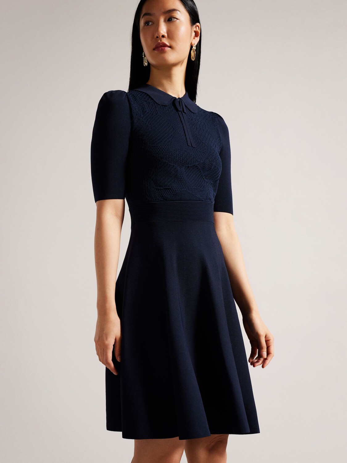 

Мини-платье нежной вязки пуантами Ted Baker Hillder, темно-синее