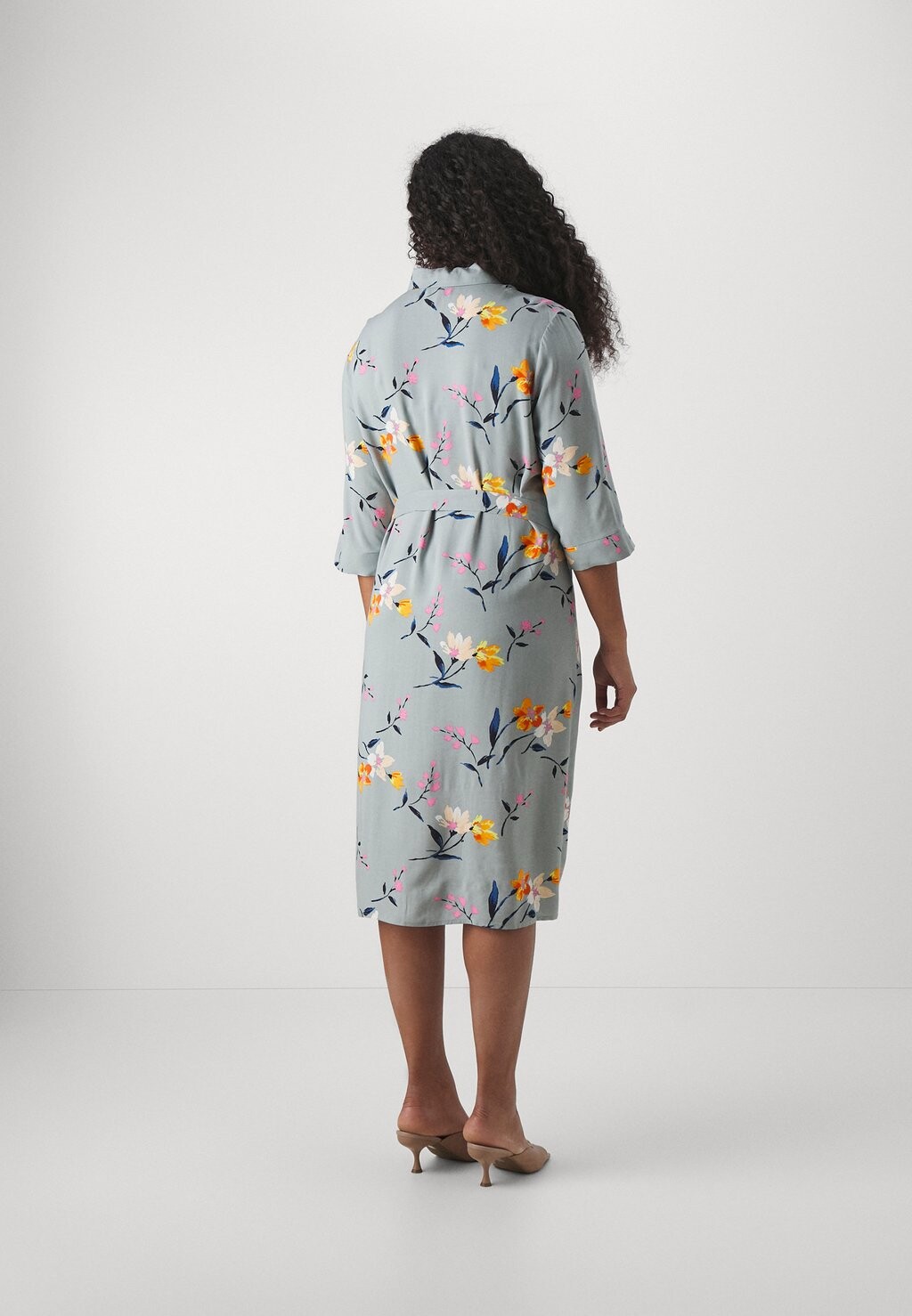 

Платье-блузка CARNOVA LIFE CALF SHIRT DRESS ONLY Carmakoma, цвет chinois green