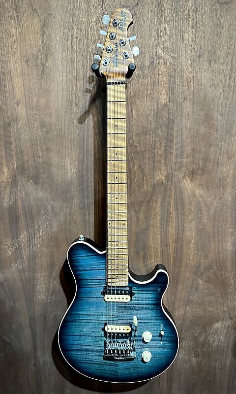 

Электрогитара Ernie Ball Music Man Axis Super Sport with Tremolo Yucatan Blue