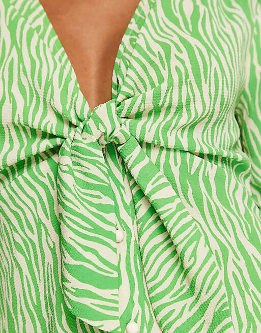 

Зеленое мини-платье с завязкой на пуговицах спереди ASOS DESIGN Petite