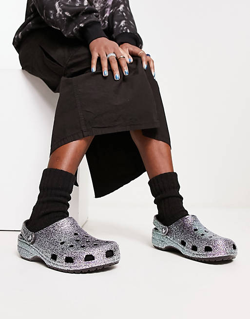 

Классические сабо Crocs с черными блестками