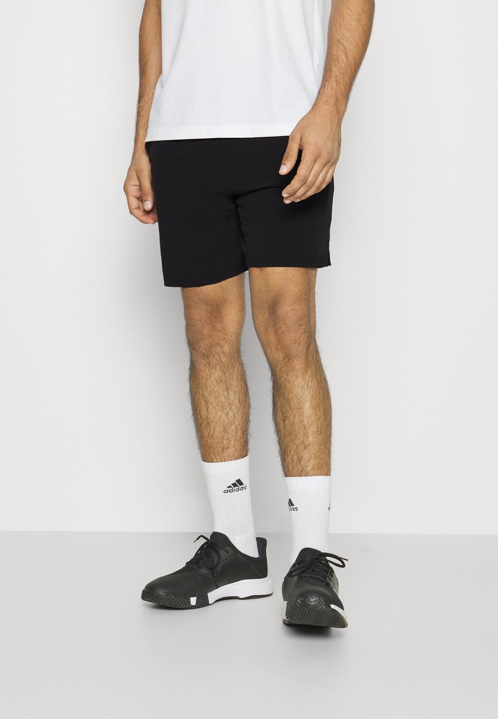 

Спортивные шорты Adidas