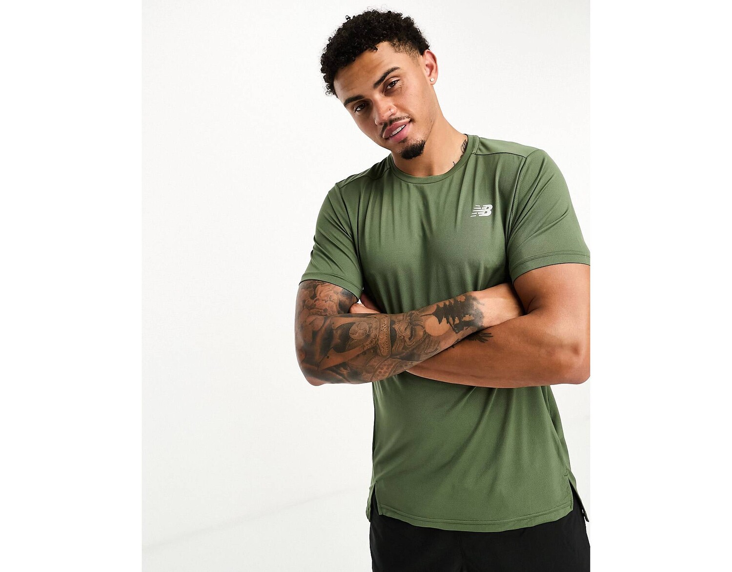 

Футболка цвета хаки с короткими рукавами New Balance Accelerate