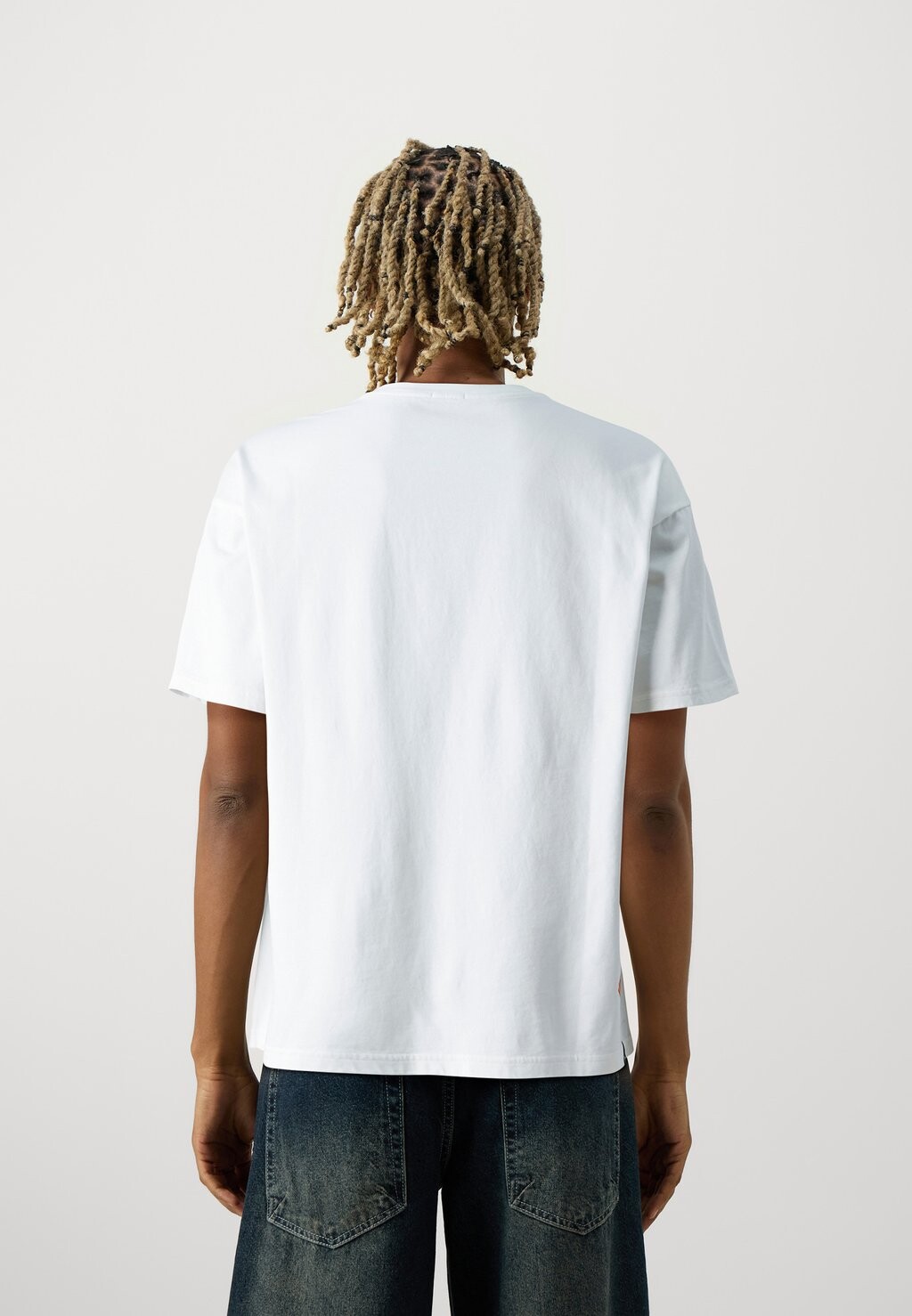 

Принт на футболке AIM HIGH BOX TEE UNISEX Denham, кремовый