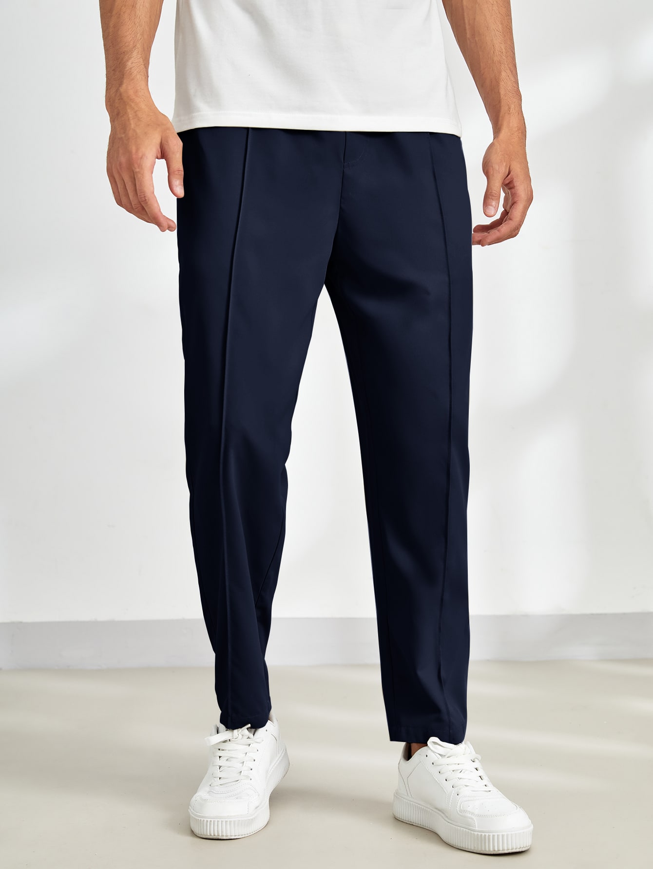 цена Мужские однотонные повседневные зауженные брюки Manfinity Homme с эластичной резинкой на талии, темно-синий